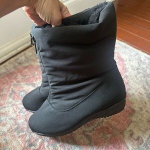 Toe Warmers Canada Jennifer Waterproof Snow and Rain boots. Size 7.5 W